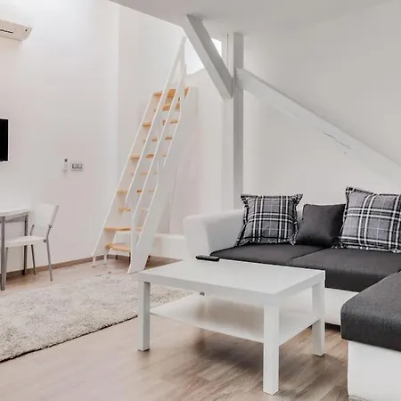 Deluxe Mansard Suite In Karlin Prague Exterior photo