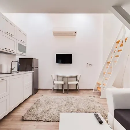 Deluxe Mansard Suite In Karlin Prague Exterior photo